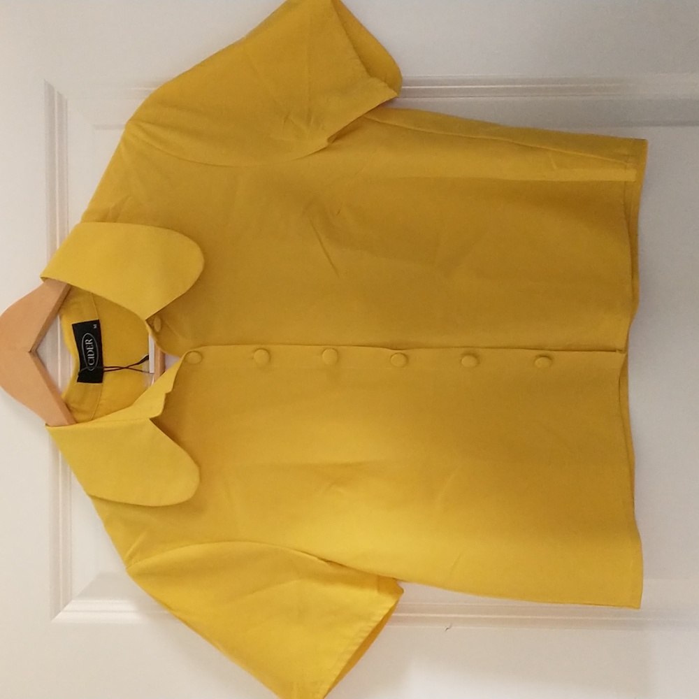NWT Yellow Cropped Button Down Shirt